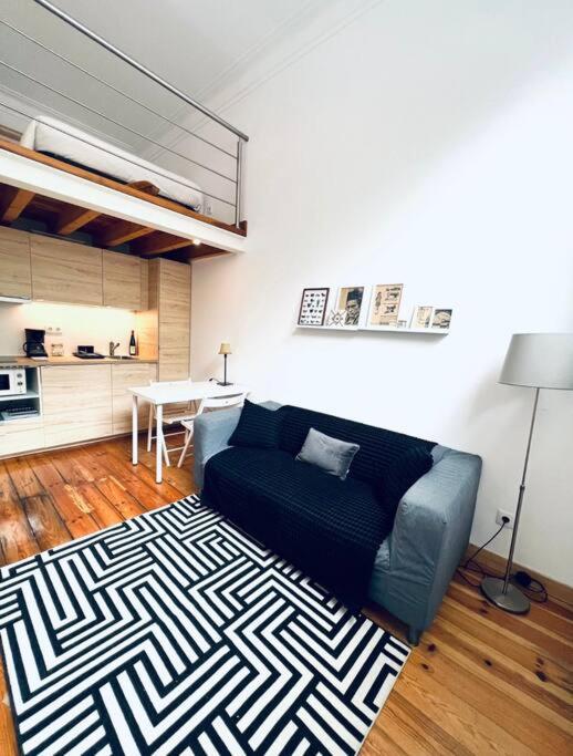 Lovely Mezzanino Close To Lx Factory Lissabon